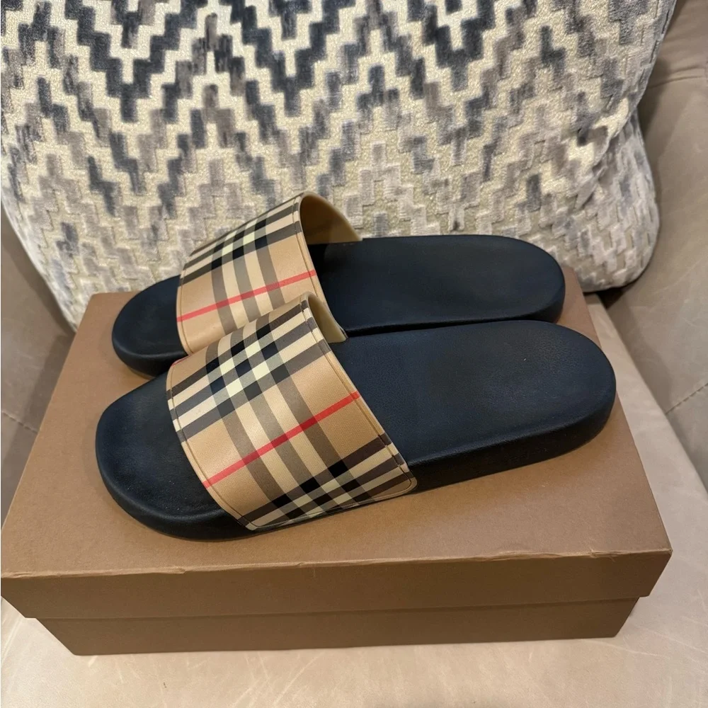 Men’s Burberry slides - Picture 1 of 6